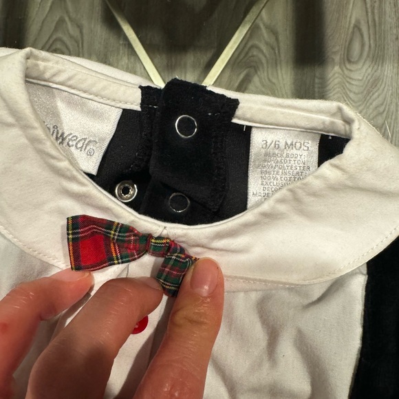 Baby clothes 
Suit/Tuxedo baby Onesie /romper size 3-6months. - Picture 5 of 8